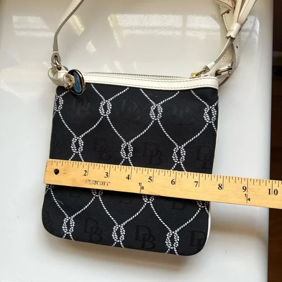 VINTAGE Dooney & Bourke Signature Letter Carrier crossbody bag - Picture 6 of 10
